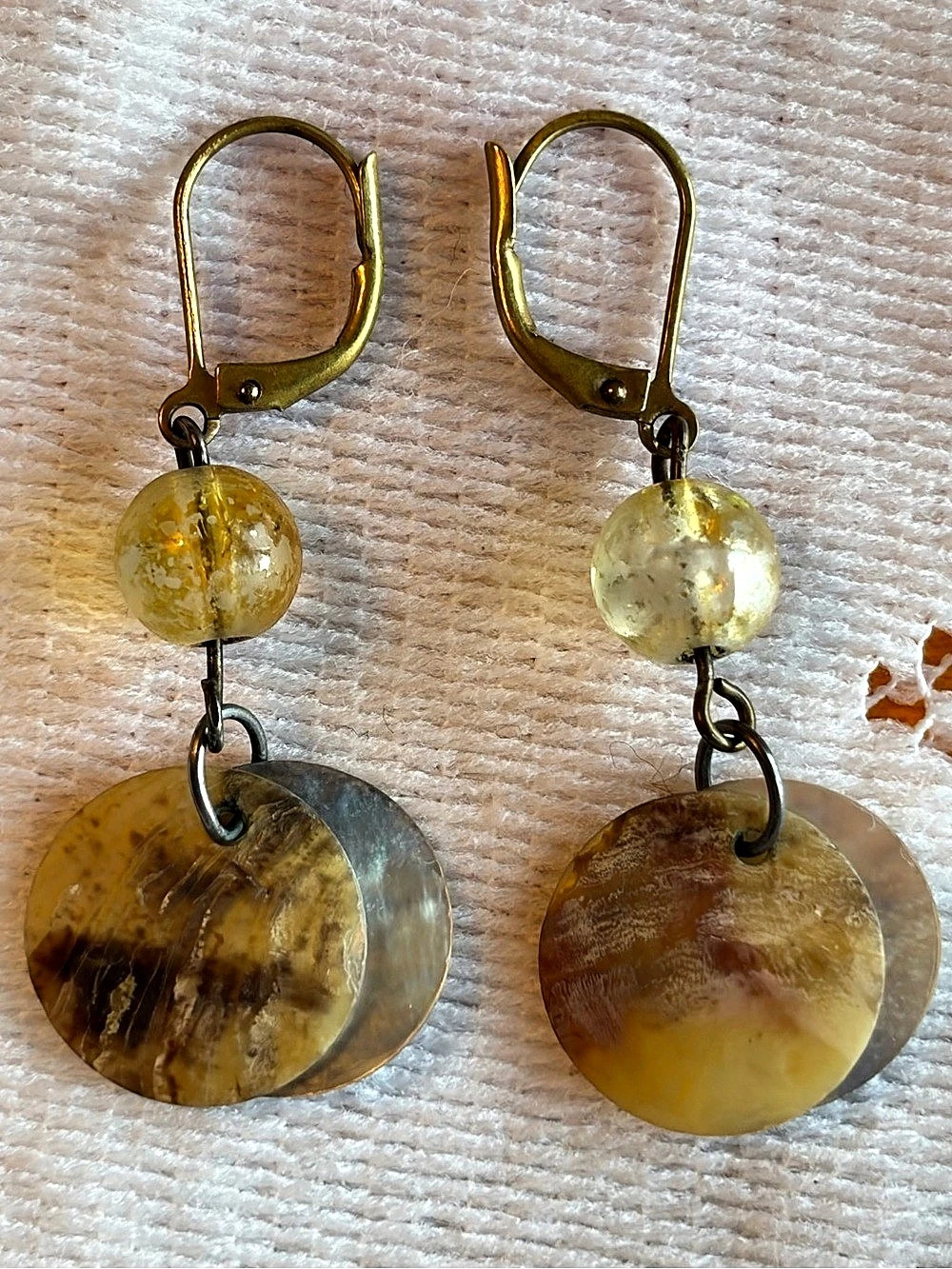 3/$30✨Vintage Boho Leverback Earrings Shell & Bead Dangle 80s/90s✨Iridescent